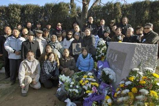 刘宾雁骨灰安葬仪式在北京门头沟天山陵园举行